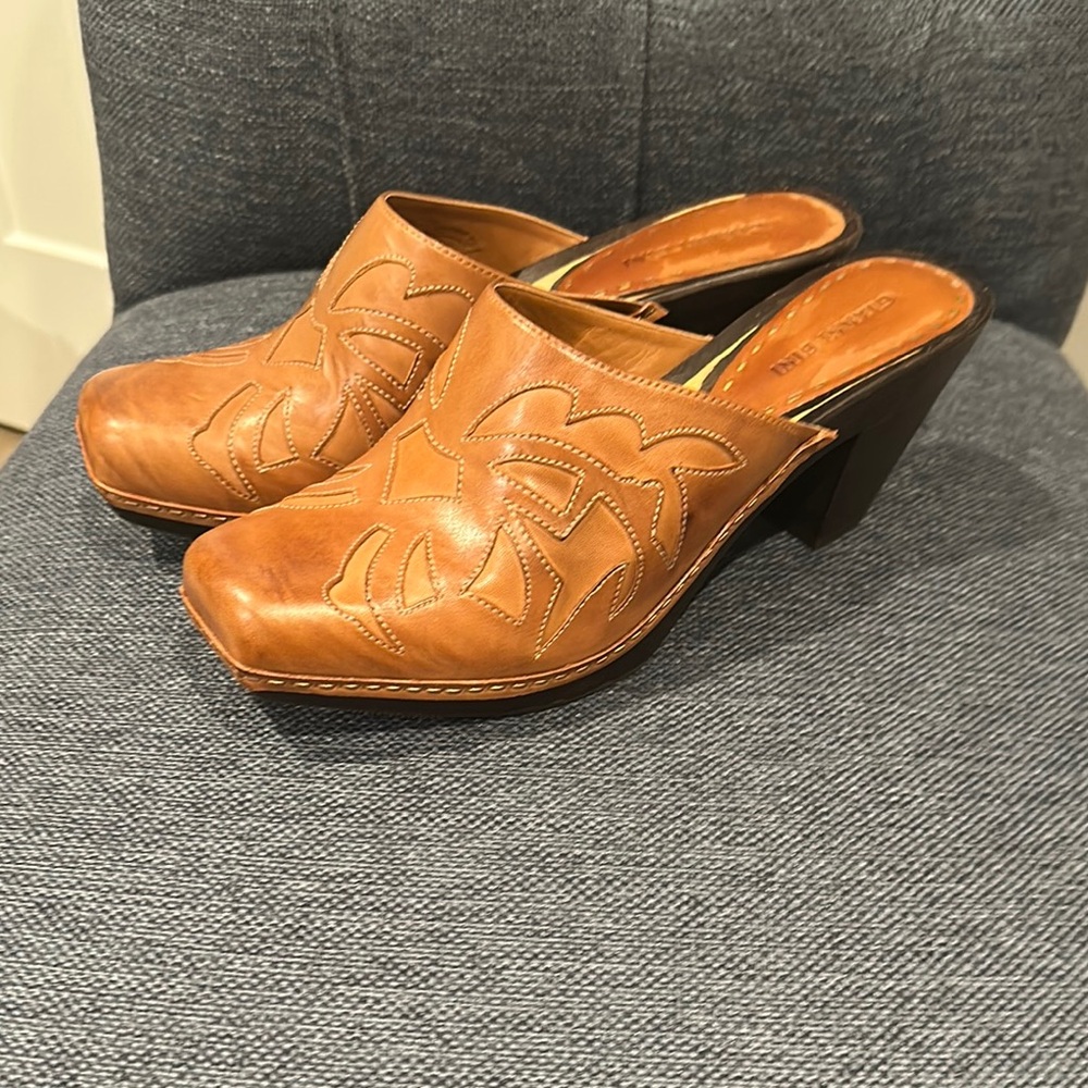 Giani Bernini Tan Leather Embroidered Mule Clogs - Picture 2 of 6